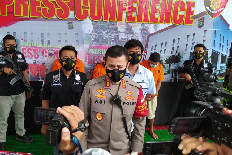 Head of the Soekarno-Hatta Airport Police Commissioner Adi Ferdian during a press conference at the Integrity Park of the Soekarno-Hatta Airport Police Headquarters, Thursday (28/1/2021) afternoon.