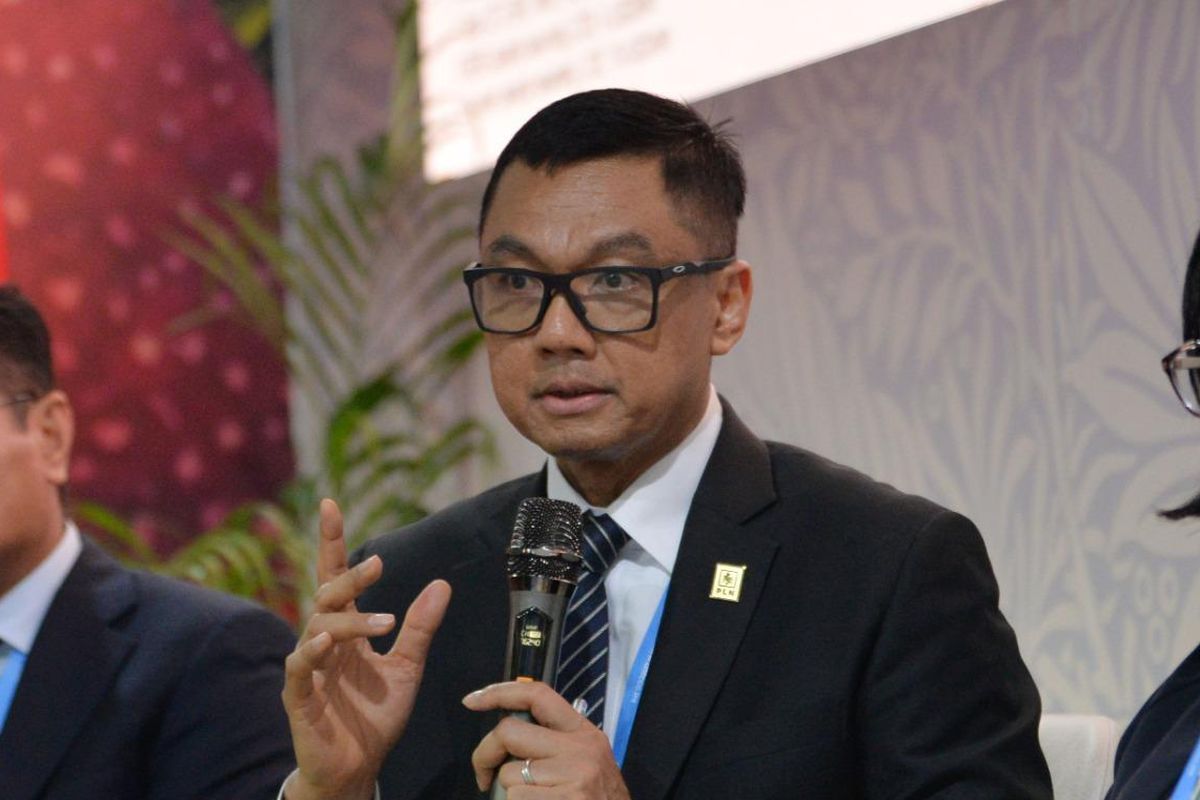 Direktur Utama PLN, Darmawan Prasodjo, menegaskan komitmen PLN untuk mendukung target Pemerintah Indonesia dalam mencapai pertumbuhan ekonomi 8 persen melalui swasembada energi yang berkelanjutan. Dalam hal ini, PLN telah menyiapkan peta jalan yang konkret serta terus memperluas kolaborasi dengan mitra lokal dan global. Hal ini disampaikannya pada kegiatan Pavilion Indonesia COP29, CEO Climate Talks, Baku, Azerbaijan, Senin (11/11).
