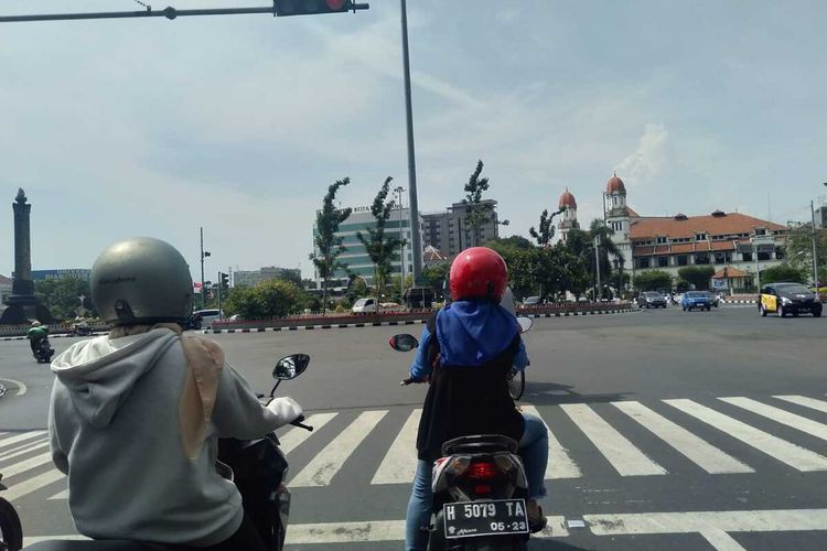 Warga Kota Semarang malas keluar rumah karena cuaca panas