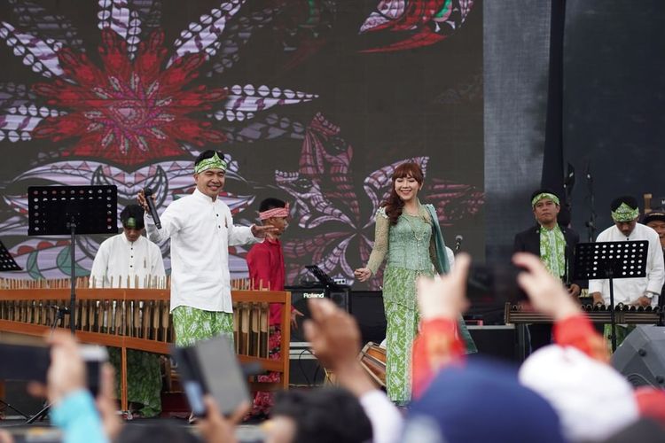 Saung Angklung Udjo di acara pemecahan rekor MURI Wes Wayahe Jember Raih Rekor Muri Dengan Angklung di Alun-alun Jember di Kabupaten Jember, Rabu (16/11/2022).