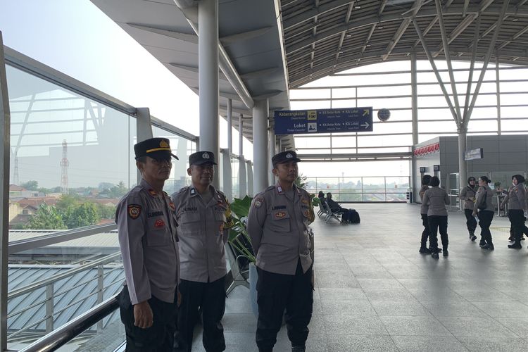 Antisipasi Pelajar Bolos untuk Demo 27 Agustus, Pihak Sekolah Ikut Jaga Ketat Stasiun Cikarang