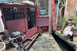 Ironi Warga Gang Kelinci Kemanggisan, Masih Buang Air Besar di Kali