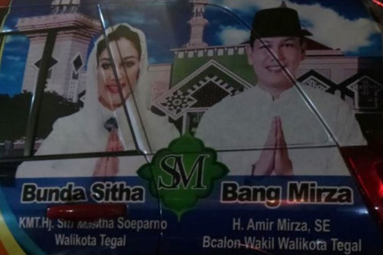 Stiker pasangan Masitha- Amir Mirza yang tertempel di mobil yang disita KPK.