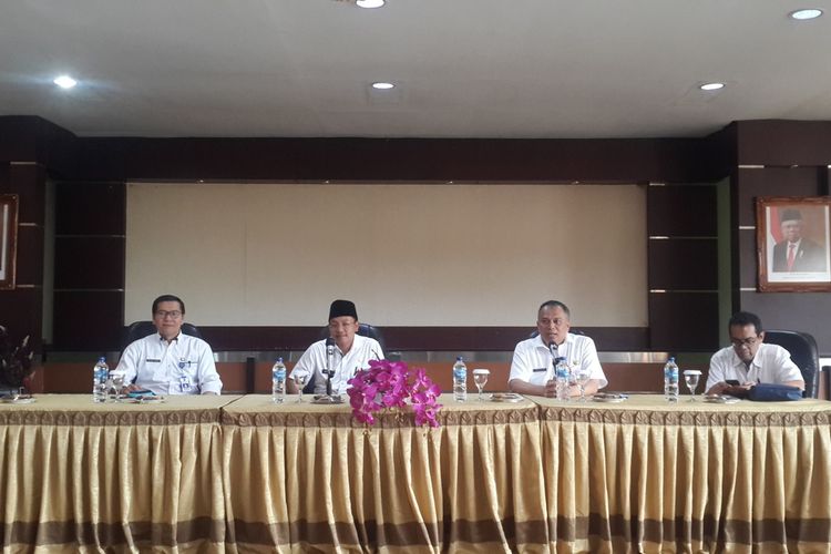 RSSA Kota Malang bersama Wali Kota Malang Sutiaji saat konferensi pers terkait pasien yang positif virus corona di RSSA Kota Malang, Rabu (18/3/2020).