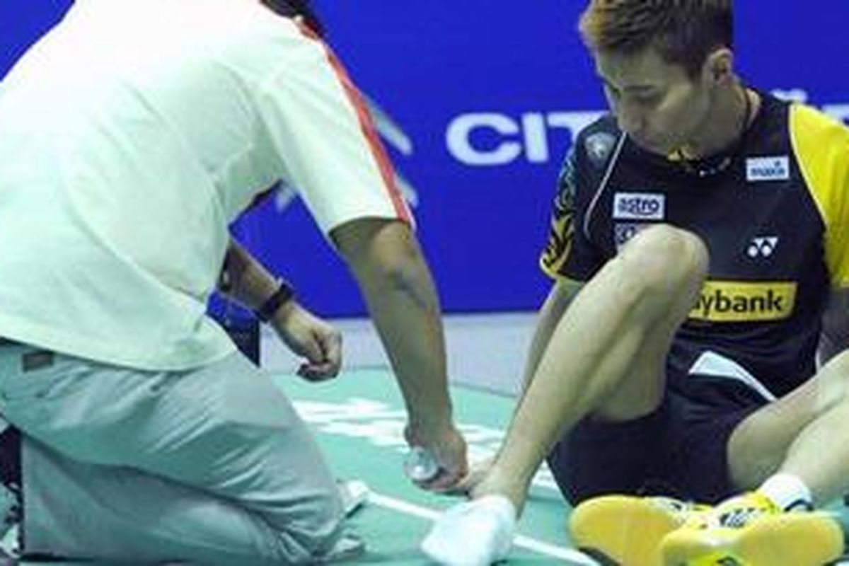 Pebulutangkis Malaysia, Lee Chong Wei, mengalami cedera engkel kaki kanan.