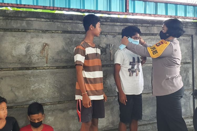 Siswa datangi Polsek Klungkung untuk belajar daring