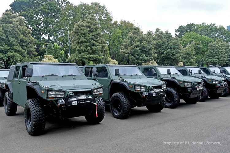 Kendaraan taktis ringan (Rantis) Maung Pindad resmi diserahkan ke TNI AD