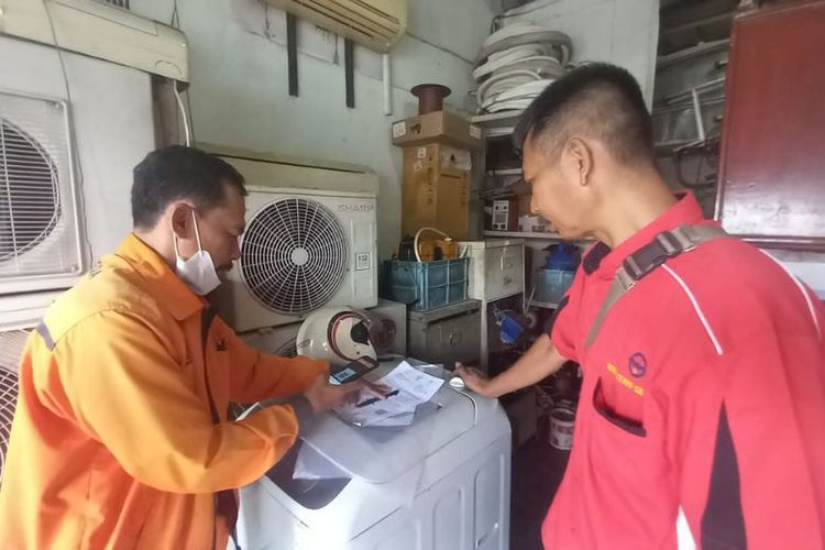 Pencocokan data KPM saat penyaluran bantuan langsung.