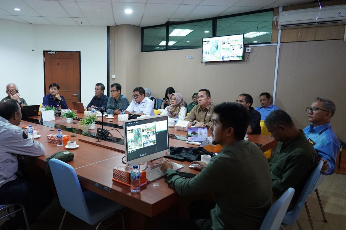 Kelompok Tani Hutan (KTH) Ditjen KSDAE di Kelurahan Kibing dan Kelurahan Muka Kuning, Kecamatan Sei Beduk, Batam menyempatkan untuk melakukan akselerasi pengelolaan konservasi TWA Muka Kuning bersama Ditjen KSDAE Riau dan BP Batam di kantor BP Batam, Senin (16/10/2023).