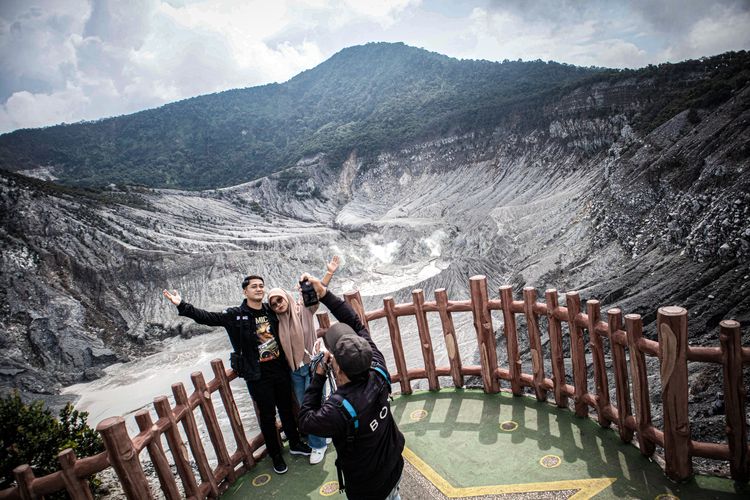 Obyek wisata Gunung Tangkuban Parahu masih beroperasi meskinada penungkatan altivitas vulkanik sejak beberapa hari terakhir, Selasa (3/6/2025).