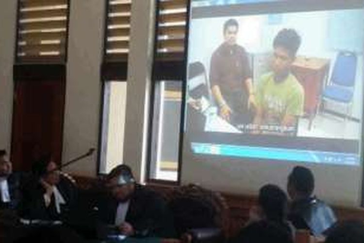 Video pemeriksaan Agustay diputar di persidangan lanjutan perkara pembunuhan Engeline di PN Denpasar pada Senin (22/2)