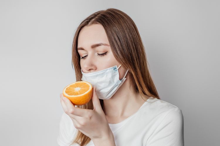 Ilustrasi anosmia, kehilangan bau atau hilangnya kemampuan indera penciuman menjadi gejala Covid-19 paling umum. Saat ini, terapi vitamin A dengan diteteskan ke hidung sedang diujicobakan, untuk obati anosmia pada pasien Covid-19.