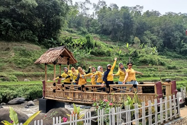 Tourist attractions in Garut, West Java, called Sindangkasih Tourism Village.