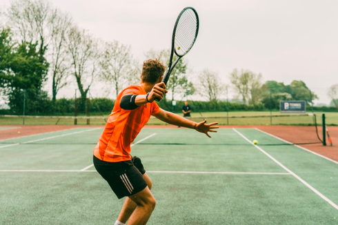 Manfaat Rutin Olahraga Tenis bagi Anak dan Orang Dewasa