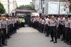 Massa Memaksa Masuk ke Ruang Sidang Ahok, Polisi Minta Pengunjung Tertib