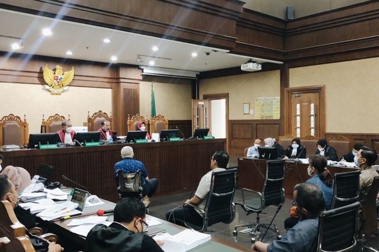 Persidangan dugaan korupsi di Direktorat Jenderal Pajak (DJP) di Pengadilan Tindak Pidana Korupsi (Tipikor) Jakarta, Kamis (14/4/2022). Para saksi dihadirkan untuk dua terdakwa yaitu Wawan Ridwan dan Alfred Simanjuntak. 