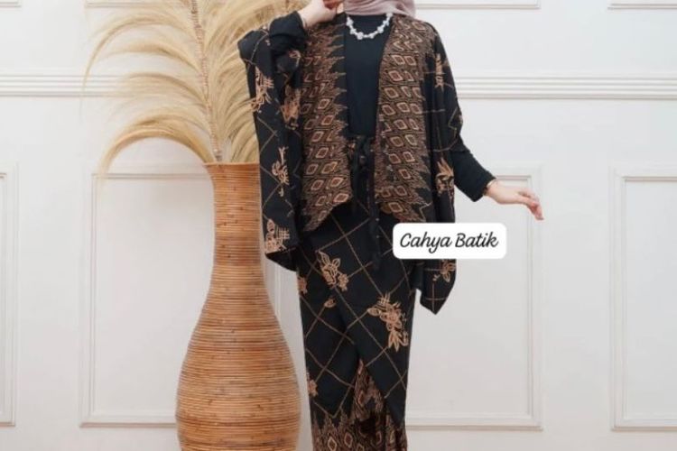 Produk Set Cardigan Kebaya dari Cahya Batik, diambil dari Shopee.com