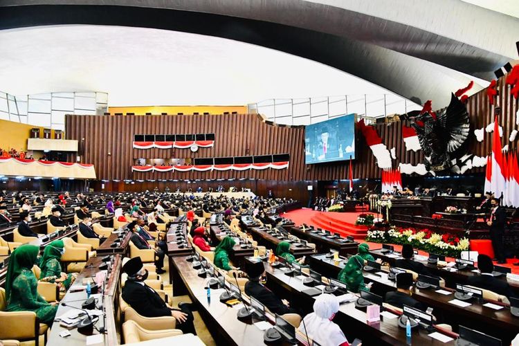 Presiden Joko Widodo dan Wakil Presiden Ma'ruf Amin menghadiri sidang tahunan MPR, di Kompleks Parlemen, Senayan, Jakarta, Jumat (14/8/2020) pagi. 