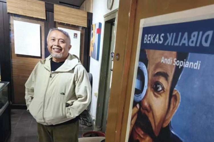 Pelukis yang Memilih Mengabdi, Kisah Andi Menemani Ribuan Anak Menemukan Mimpinya