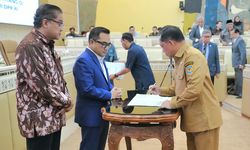 Wakili Pemerintah, Mendagri Sepakati RUU tentang 15 Kabupaten/Kota Dibawa ke Paripurna