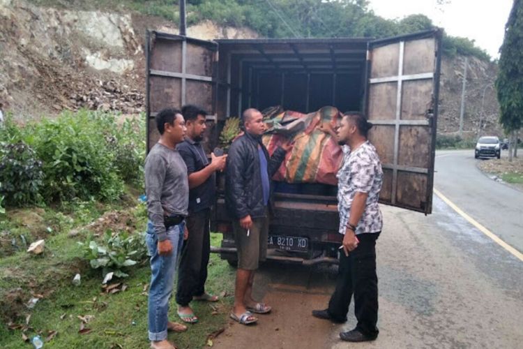 Jajaran Polres Bima, Nusa Tenggara Barat (NTB) berhasil menggagakan 1.085 liter atau satu ton lebih minuman keras dari NTT, Jumat (28/02/2020) sore.