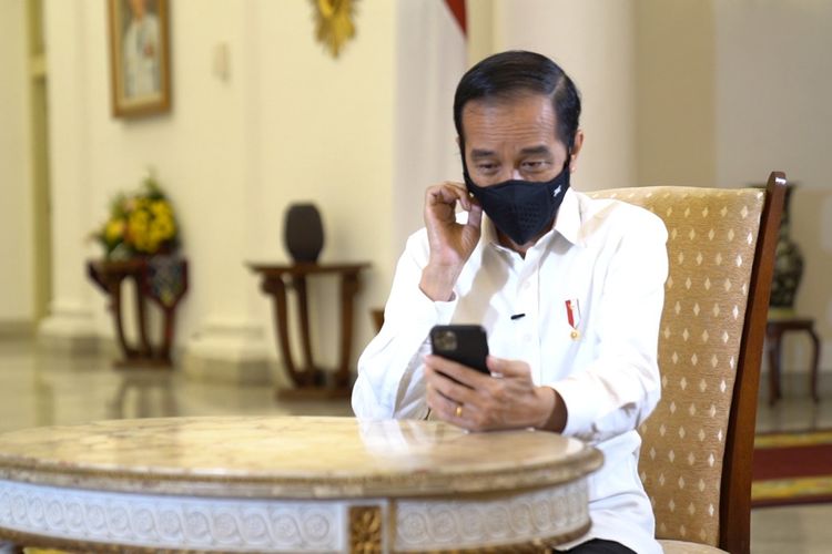 Presiden RI Joko Widodo saat melakukan video call dengan Dokter Faisal dari RSPI, Minggu (27/9/2020).
