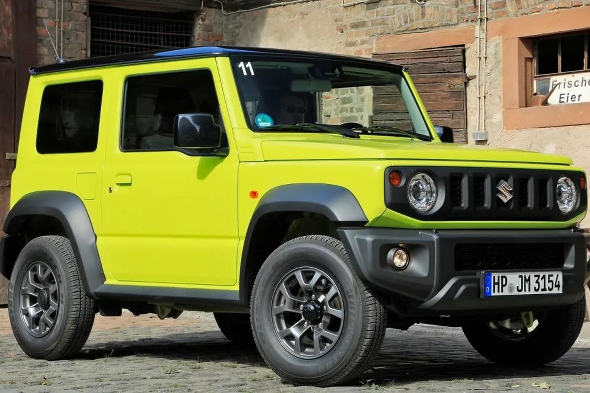 Suzuki masih menutup informasi mengenai harga jual Jimny. 