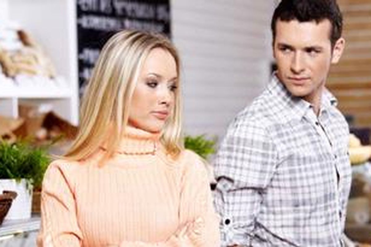 Jangan lupa hukum alam dalam pernikahan untuk selalu saling memberi, dan bukannya selalu menuntut.