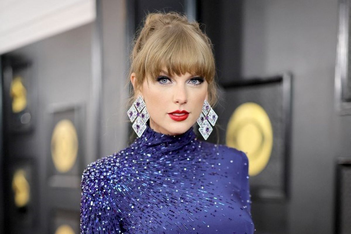 Penyanyi Taylor Swift menghadiri Grammy Awards ke-65 yang digelar di Los Angeles, California, pada 5 Februari 2023. 