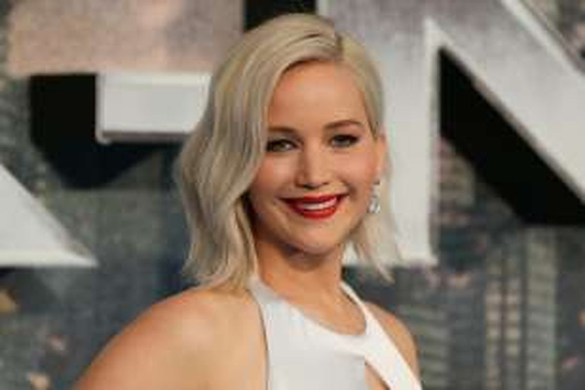 Jennifer Lawrence menghadiri penayangan perdana film X-Men Apocalypse di London, Inggris, Senin (9/5/2016).