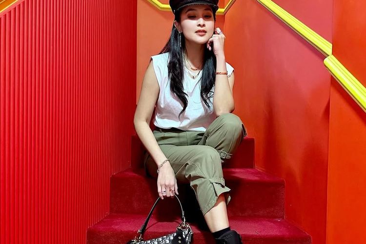 Daftar tas mewah Sandra Dewi jadi sorotan setelah suami, Harvey Moeis, terjerat kasus KPK. Intip koleksi favorit sang aktris.