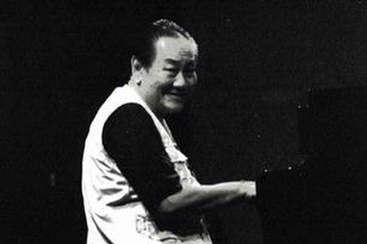 Bubi Chen saat tampil pada pergelaran Bali Jazz Festival (BJF) 2005.