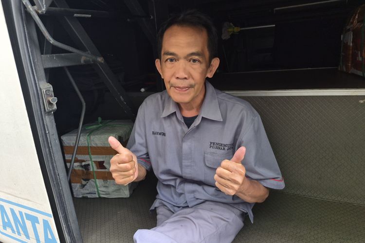 Di Balik Kemudi Bus AKAP Saat Lebaran, Rahwono “Merajut Toga” Anak-anaknya