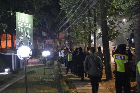 Beredar Video Polisi Dobrak Warga Setelah Kericuhan di Dago Bandung