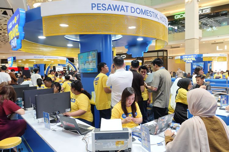 Suasana pameran perjalanan BCA Tiket.com Travel Fair 2025 di mal Gandaria City, Jakarta Selatan pada Jumat (26/9/2025). 
