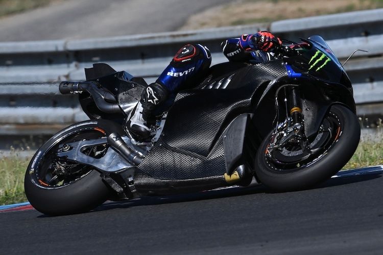 Yamaha M1 dengan mesin V4 dalam sesi tes privat di Sirkuit Brno