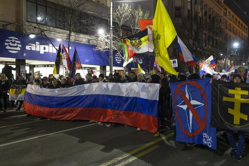 Ribuan Warga Serbia Berdemo, Dukung Invasi Rusia ke Ukraina