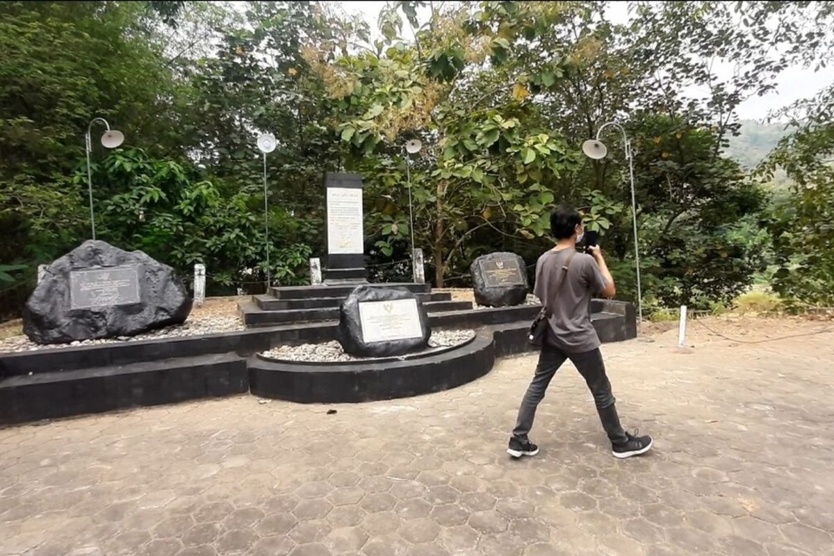 Monumen Gempa Jogja 2006 di Potrobayan Kalurahan Srihardono, Kapanewon Pundong, Bantul