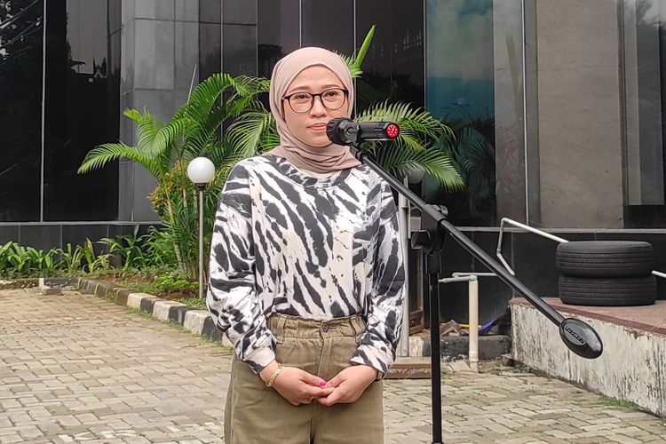 Kuasa hukum D, Mellisa Anggraini, saat ditemui wartawan di Polda Metro Jaya pada Minggu (28/5/2023). 