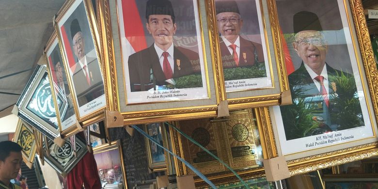 Kisah Pedagang 28 Tahun Jual Foto Presiden Dan Wapres Era Jokowi Paling Dicari Halaman All Kompas Com