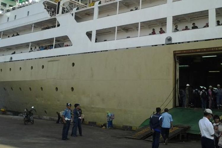 Ilustrasi: Kapal motor (KM) Dobonsolo di Pelabuhan Tanjung Emas Semarang menuju Pelabuhan Tanjung Priok Jakarta.