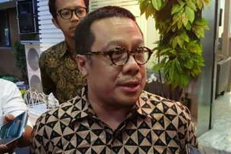 Deputi Direktur Departemen Komunikasi Bank Indonesia Andi Wiana saat mendampingi pemeriksaan Direktur di Departemen Pengelolaan Uang Bank Indonesia (BI), sebagai ahli dalam kasus lembaran uang bergambar palu arit yang dilontarkan Rizieq Shihab, Selasa (17/1/2016).