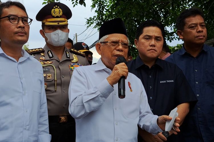 Wakil Presiden Ma'ruf Amin memberikan keterangan pers setelahmengunjungi lokasi terdampak kebakaran Depo Pertamina Plumpang di kawasan Koja, Jakarta Utara, Sabtu (4/3/2023). 