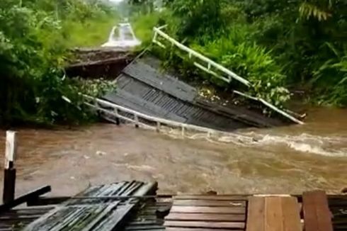 Jembatan Putus Diterjang Banjir Bandang di Kapuas Hulu Kalbar, Warga Harus Lewat Jalan Alternatif 