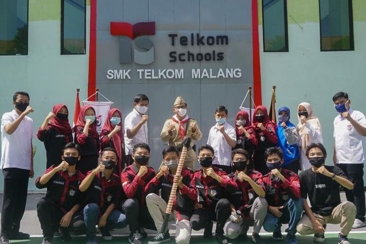 SMKS Telkom Sandhy Putra Malang menjadi SMK terbaik di Jawa Timur berhasil dalam daftar Top 1000 Sekolah Tahun 2022 versi LTMPT.