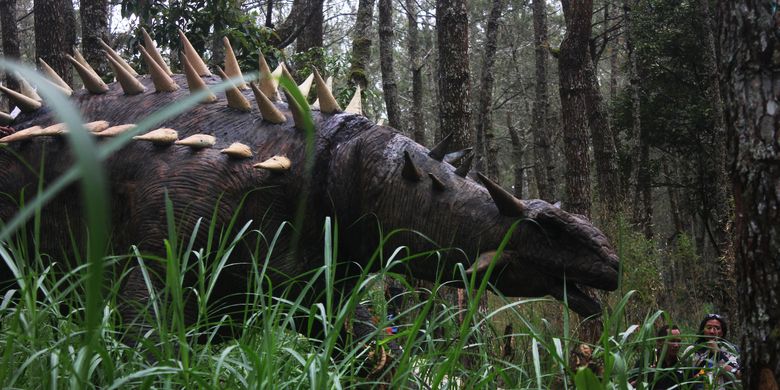 Untuk menghadirkan suasana  alam dan puluhan dinosaurus sedemikian real tim kreatif bahkan melakukan riset langsung ke tim pembuat film Jurasic Park. Pengelola taman wisata Mojosemi Forest Park menghadirkan wahana baru untuk menggaet pengunjung di musim libur lebaran 2019. Wahana Dinosaurus Park menghadirkan 20 jenis dinosaurus dengan ukuran yang sebenarnya. Dinosaurus yang mirip dengan aslinya tersebut juga dilengkapi dengan suara dan gerakan yang mampu menghidupkan robot raksasa tersebut. 