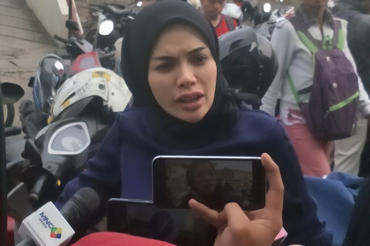 Nikita Mirzani dalam wawancara di Studio TransTV, Mampang, Jakarta Selatan, Kamis (1/11/2018).