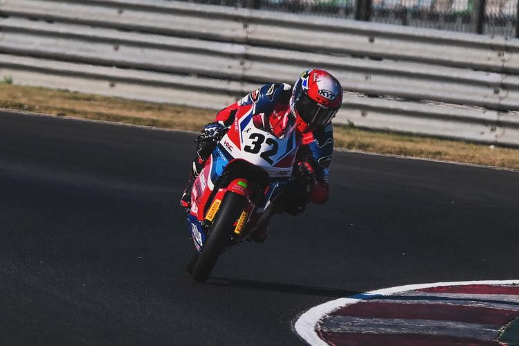 M. Kiandra Ramadhipa menang di Race 1 European Talent Cup (ETC) 2025 di Sirkuit Magny-Cours