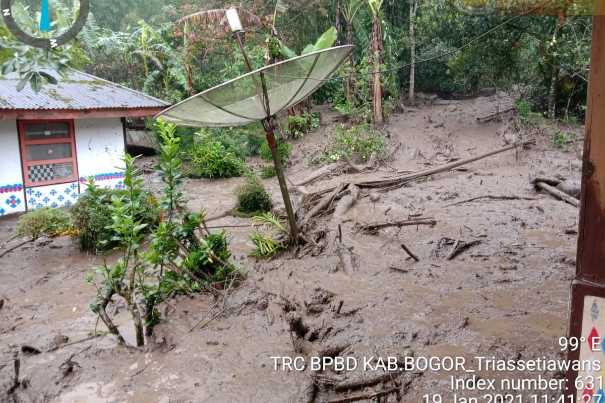 The flash floods that hit the Puncak area in Bogor regency, West Java Province on Tuesday,(20/1/2021)