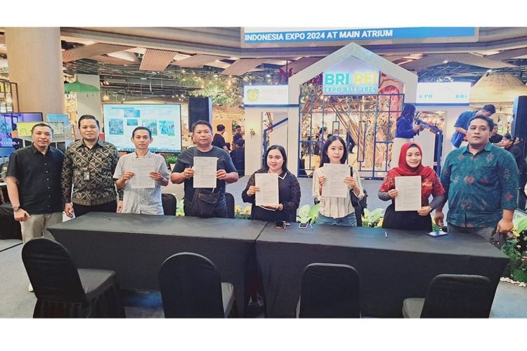 BRI Regional Office Denpasar menggelar Akad Massal tahap pertama pada BRI REI Expo Bali 2024. 
